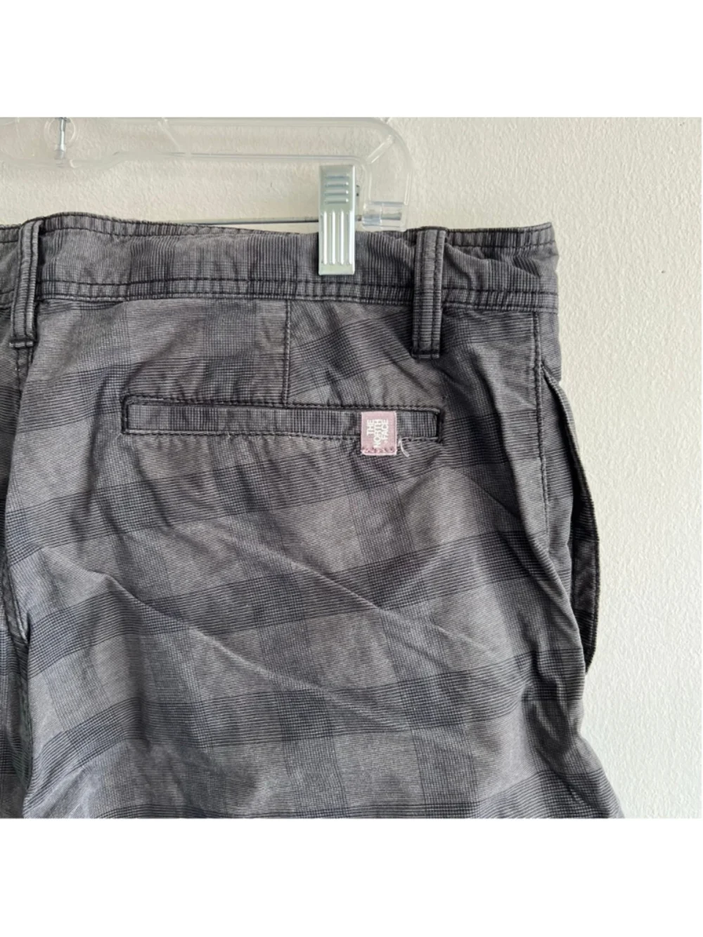 Men's The North Face Flat Front Shorts Waist 36 Gray Black Striped